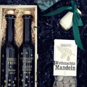 Schweizer Schnaps und Weihnachtsgeschenke Mandeln mit Mini Kerze