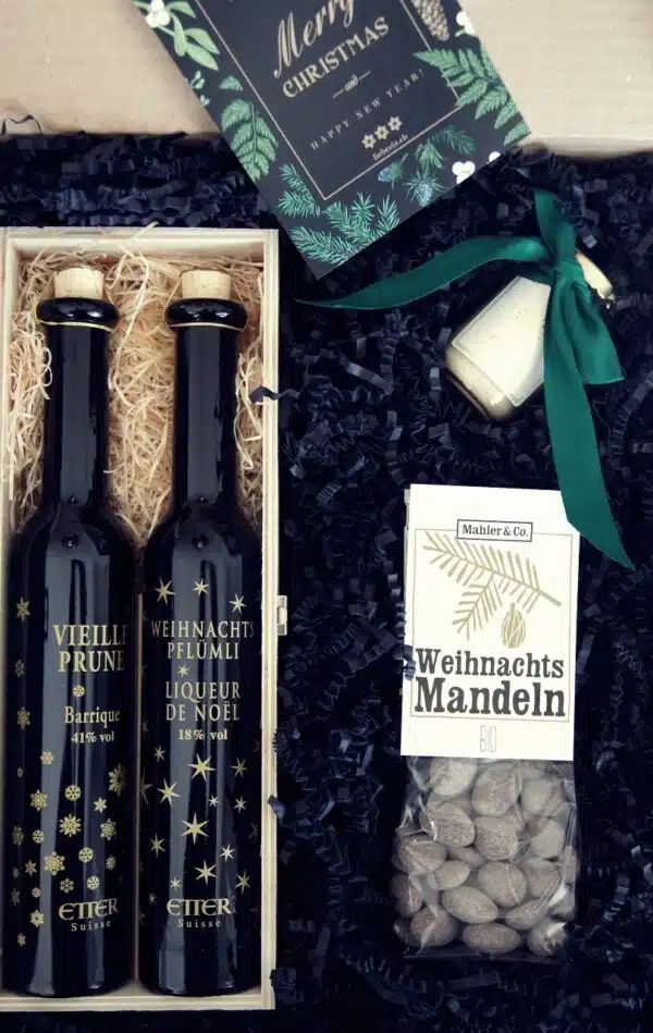 Schweizer Schnaps und Weihnachtsgeschenke Mandeln mit Mini Kerze